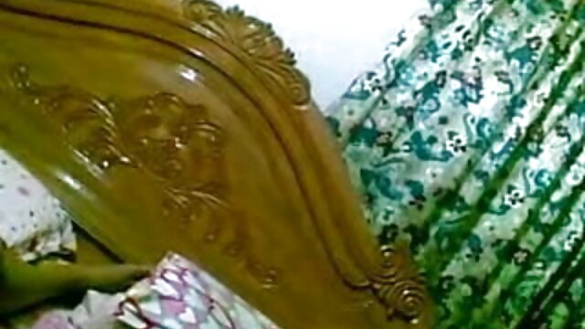 পালঙ্ক উপর সমস্ত দম্পতি, ধসে, এবং মার্জিত সৌন্দর্য বাংলা হট সেক্সি গান ইতিবাচক ভাবাবেগকে একটি তরঙ্গ সম্মুখীন