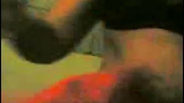 একটি সুন্দর যৌন ঠোঁট দিয়ে 20 বছর বয়সী মেয়ে সেক্সি গান সেক্সি গান ব্যবহার করতে চায় আমার