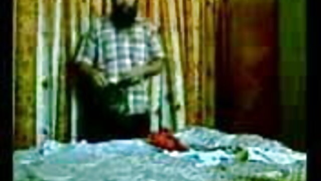 একজন অভিজ্ঞ ডাক্তার সেক্সি হিন্দি গান রোগীর চা তাপমাত্রা পরিমাপ করবে, একটি থার্মোমিটার সঙ্গে তার মলদ্বার মধ্যে রাখা