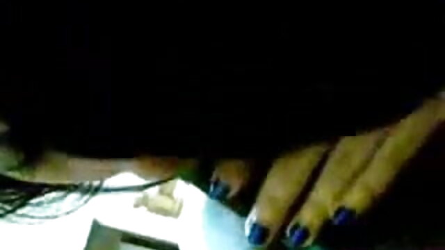 অভদ্র পরিচালক: সেক্সি বাংলা ভিডিও গান কনি উচ্চ কঠিন ছোট স্কার্ট ঢালাই একটি তরুণ অভিনেত্রী তোলে
